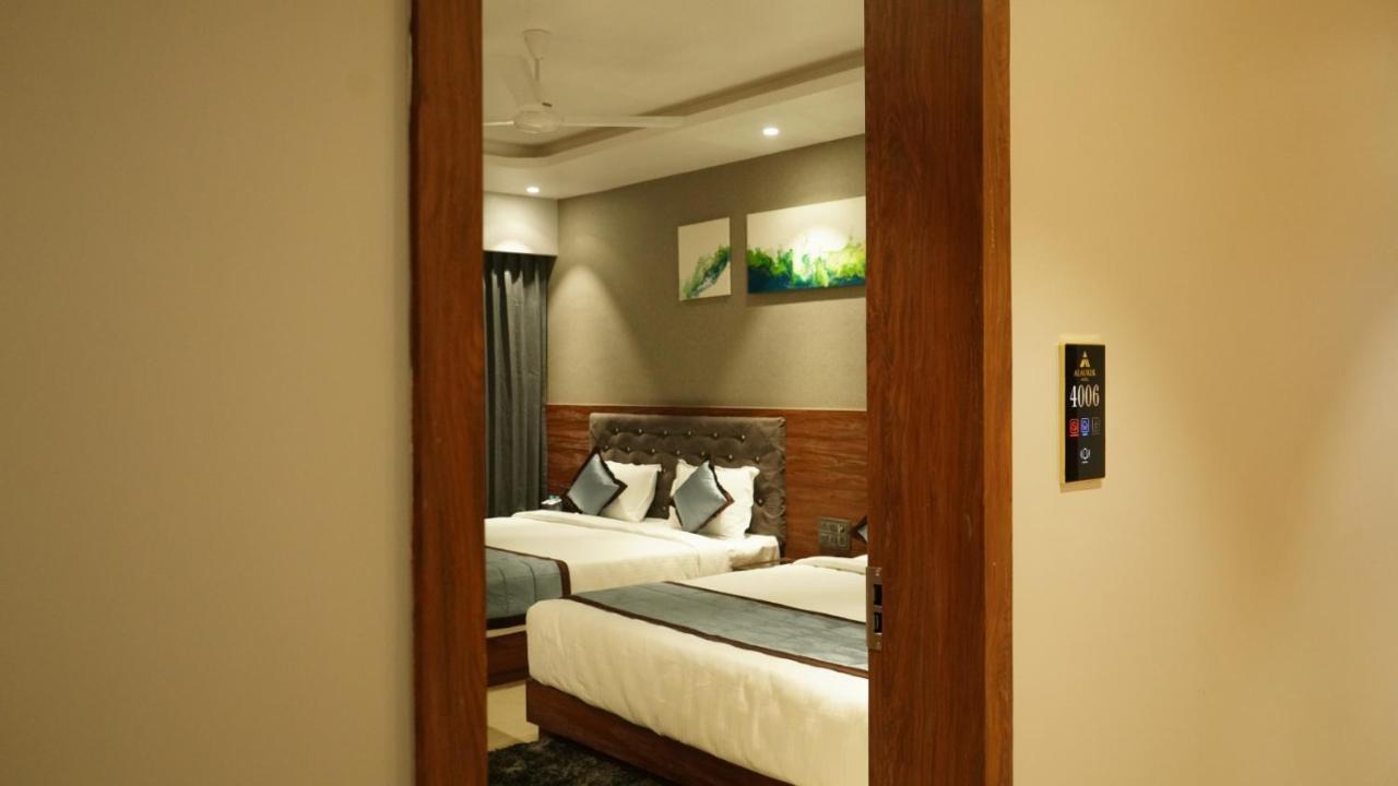 Alaukik Hotel Shirdi Exterior photo