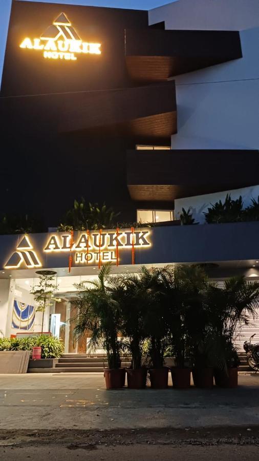 Alaukik Hotel Shirdi Exterior photo