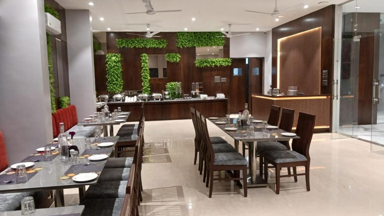 Alaukik Hotel Shirdi Exterior photo