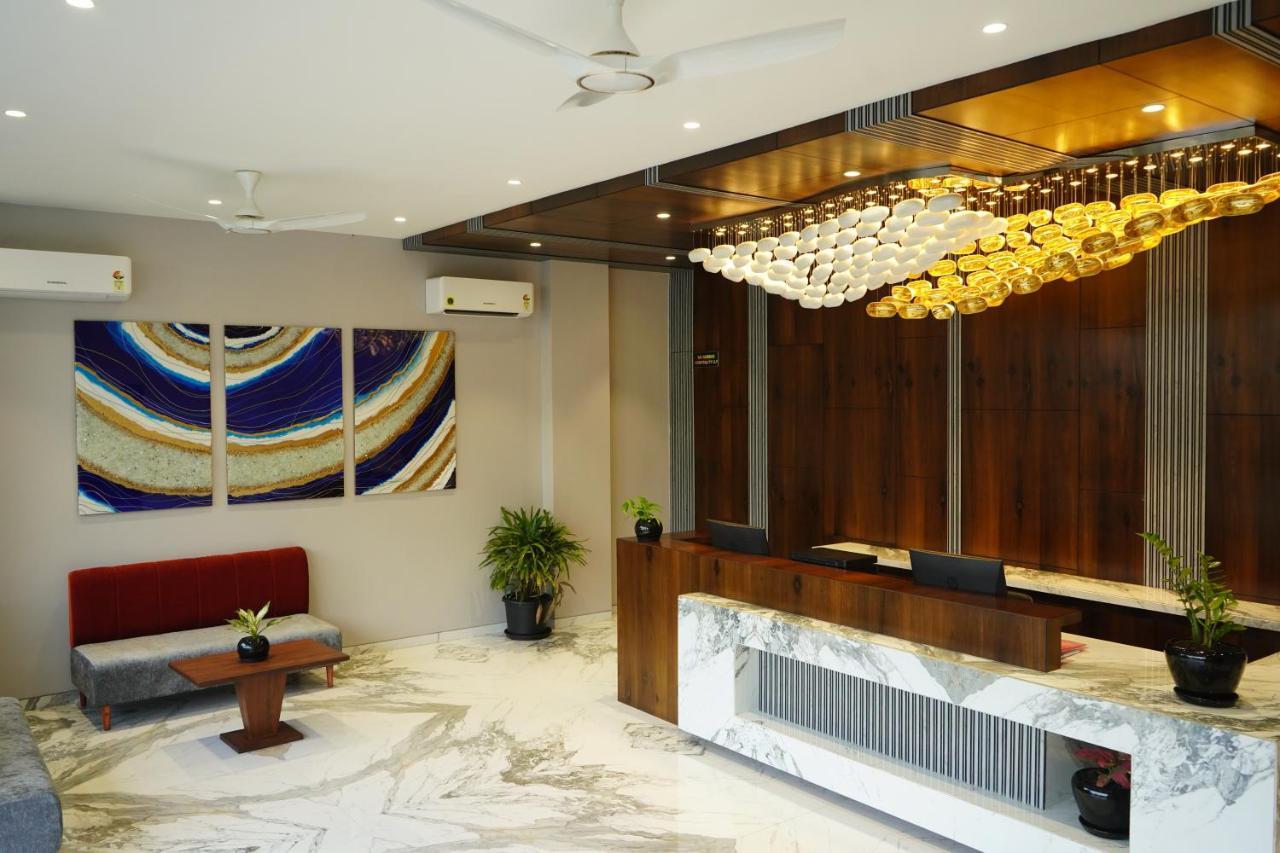 Alaukik Hotel Shirdi Exterior photo